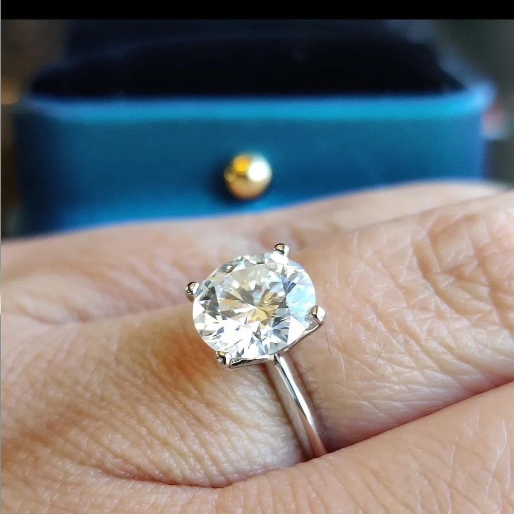 Moissanite Rings for‎ Women, 2CT VVS1 Clarity Rings 14K White Gold Vermeil…